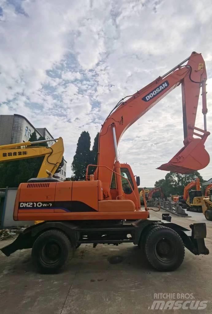 Doosan DH 210 W-7 Колесни екскаватори