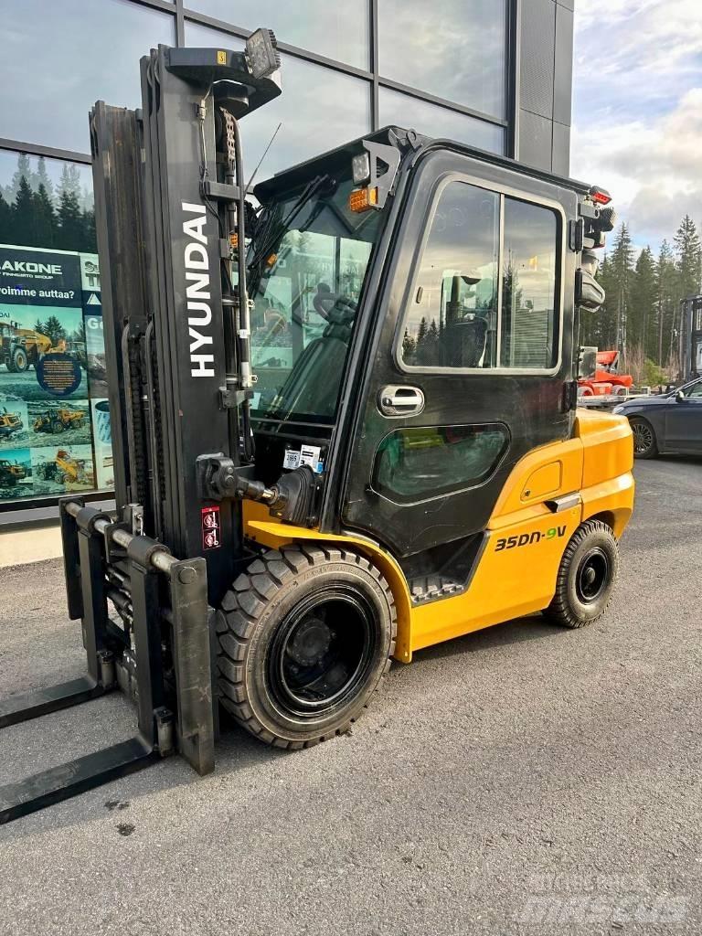 Hyundai 35DN-9V Дизелови камиони