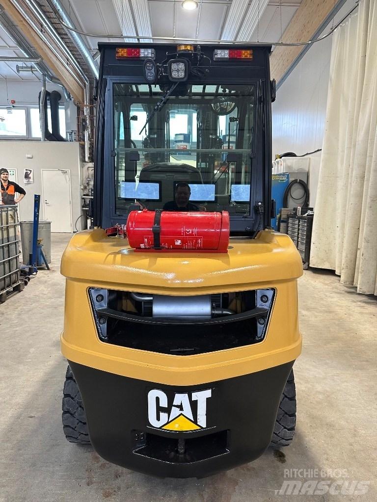 CAT DP35NT Дизелови камиони
