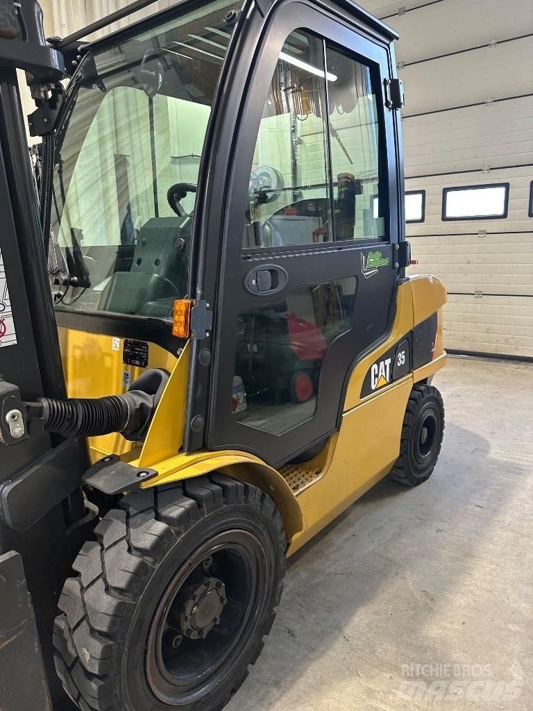 CAT DP35NT Дизелови камиони