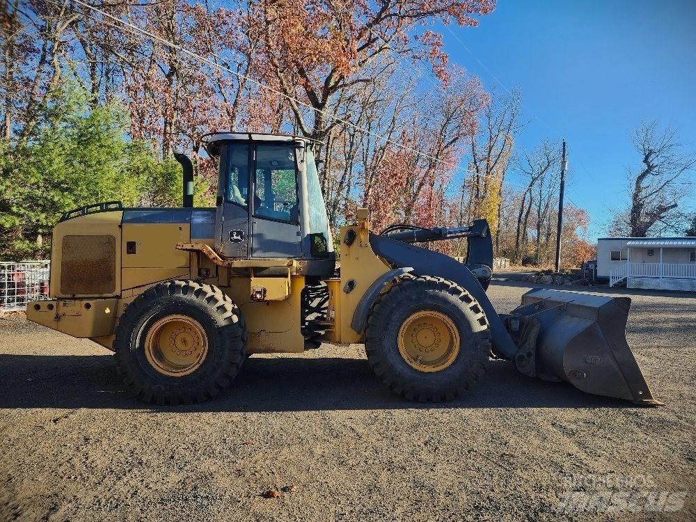 John Deere 624 J Колесни товарачи
