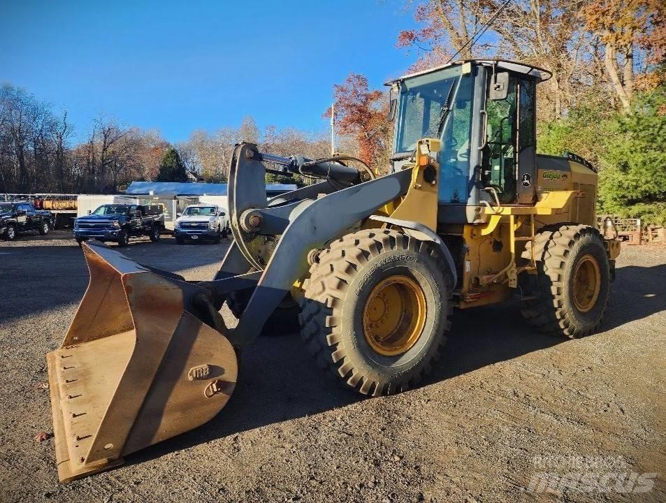 John Deere 624 J Колесни товарачи