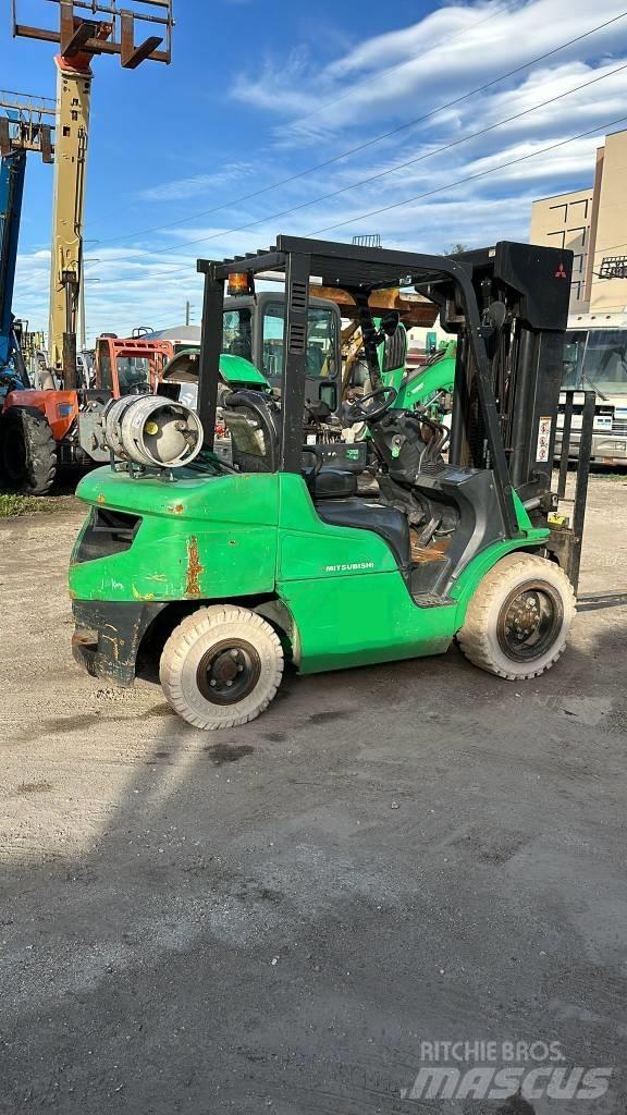 Mitsubishi FG30N Вилични кари-повдигачи - други