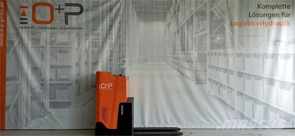 Toyota LSI200 Колички високоповдигачи с теглич