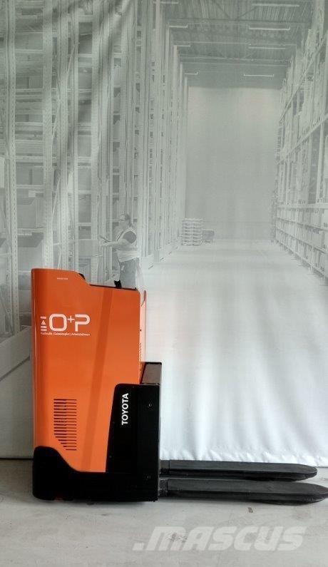 Toyota LSI200 Колички високоповдигачи с теглич