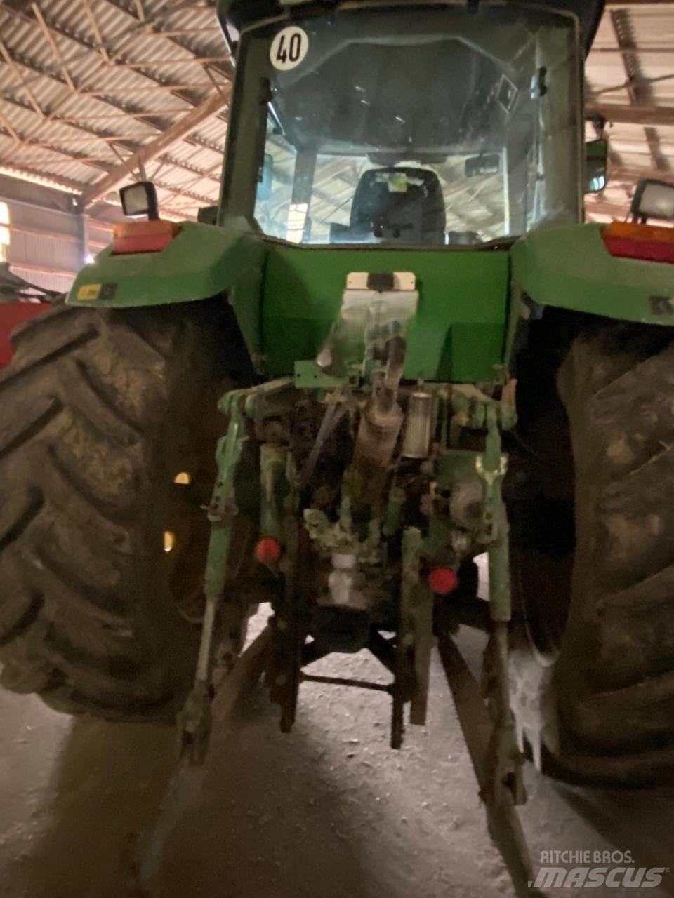 John Deere 8200 Трактори