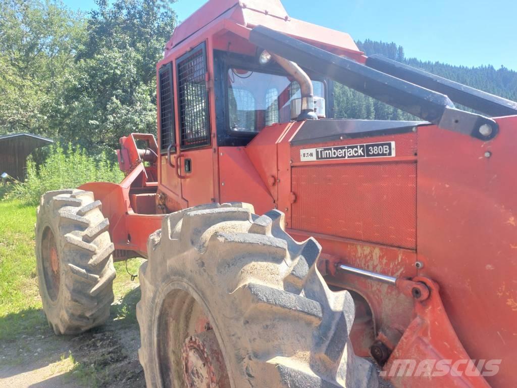 Timberjack 380B Скидери
