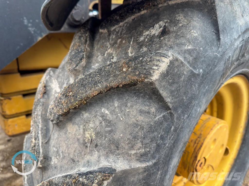 CAT 428C Товарач със заден ексватор