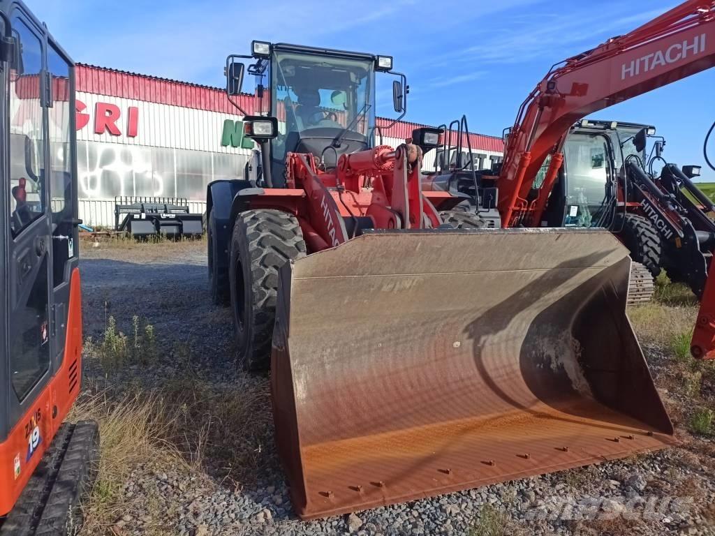 Hitachi ZW150 Колесни товарачи