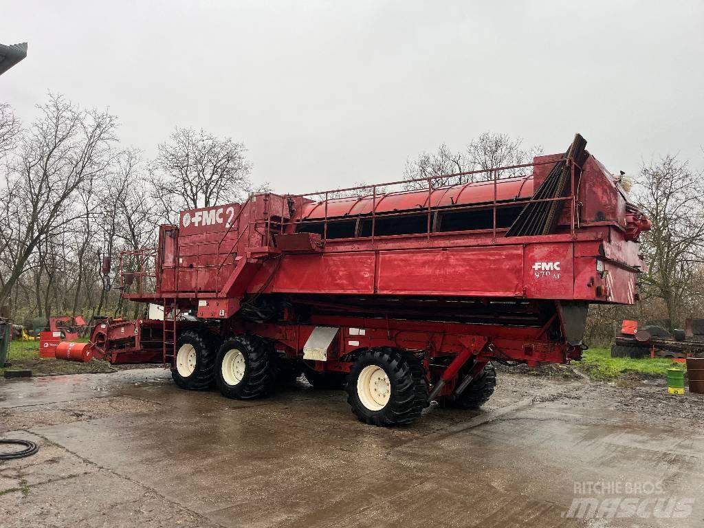 FMC 979 AT 6WD Комбайни за грах
