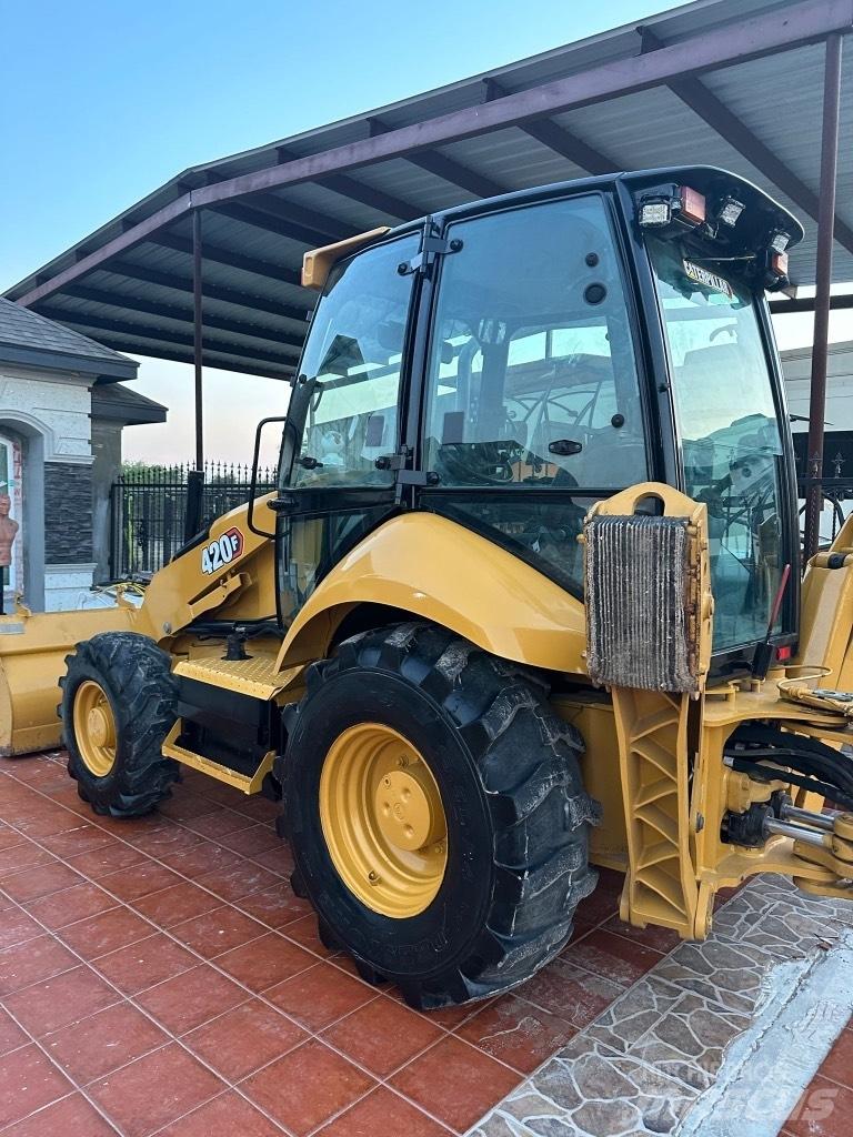 CAT 420 F Товарач със заден ексватор