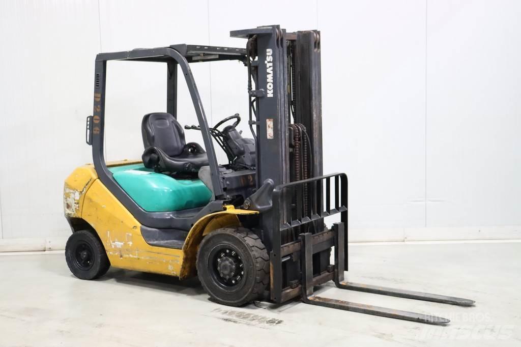 Komatsu FD25T-16 Дизелови камиони