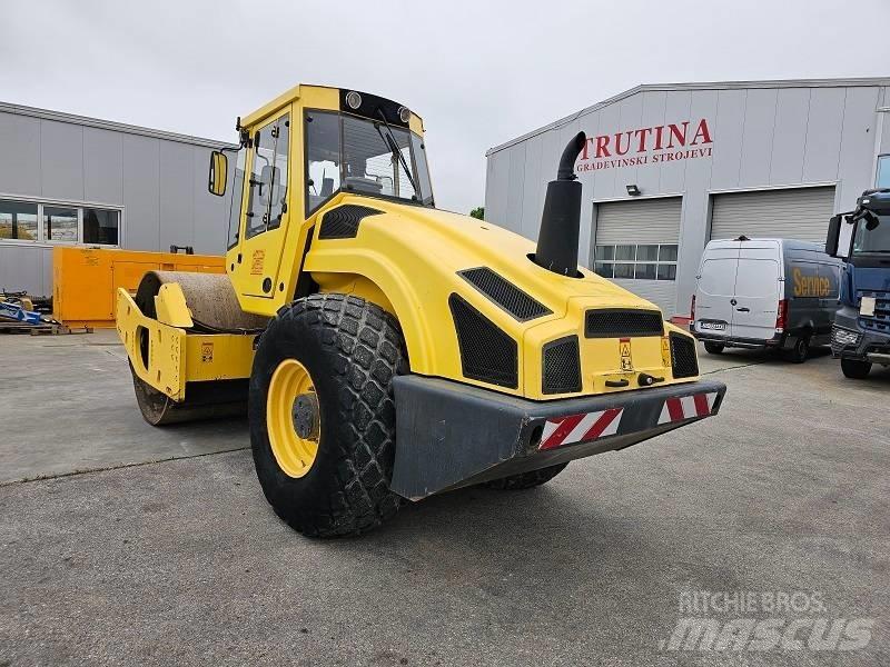 Bomag BW 213 D H-4 Еднобарабанни ролки
