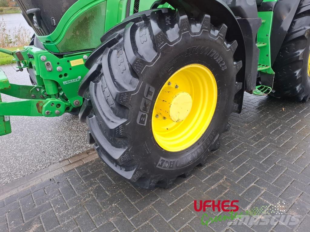 John Deere 6215 R Трактори