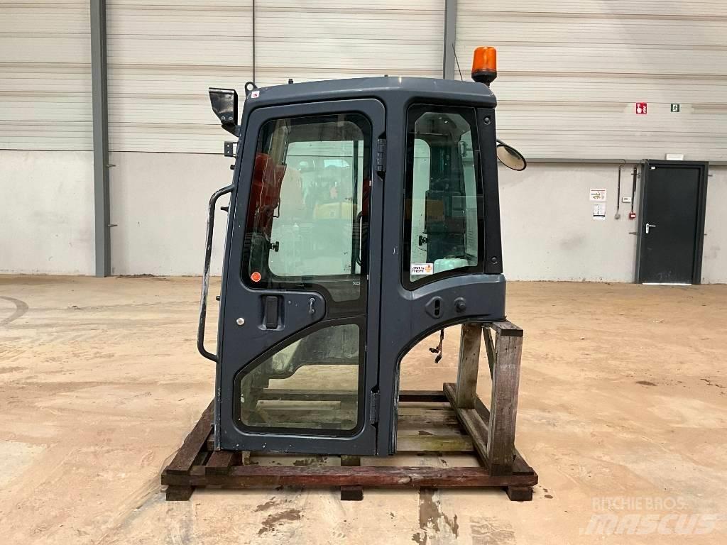 Kubota U 48-4 / U 55-4 Кабина