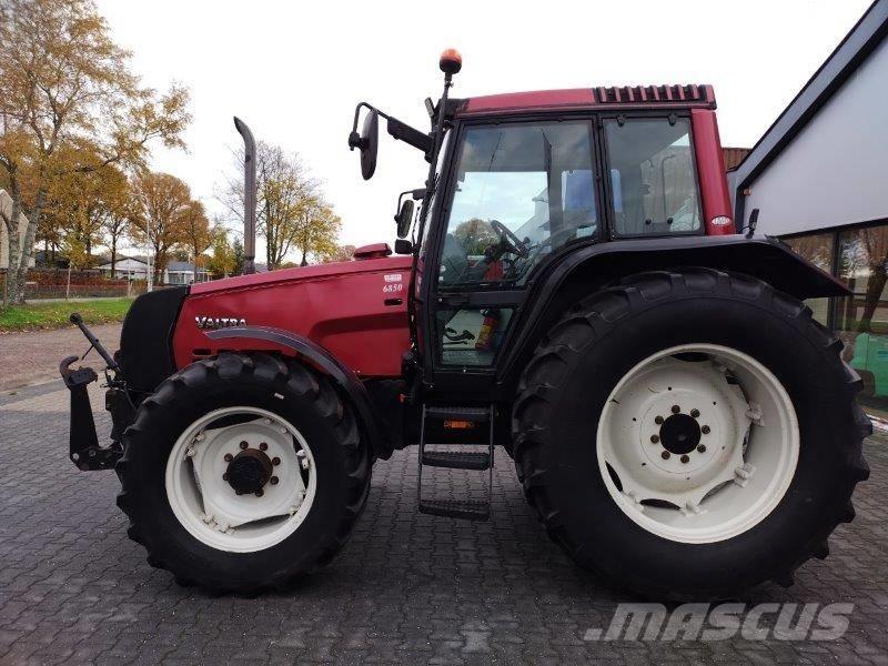 Valtra 6850 Трактори