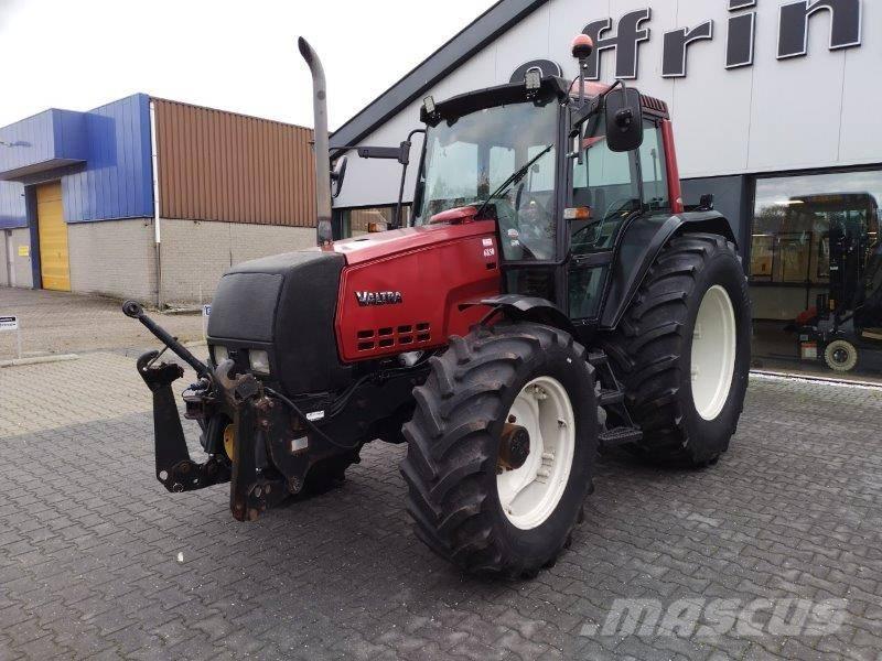 Valtra 6850 Трактори