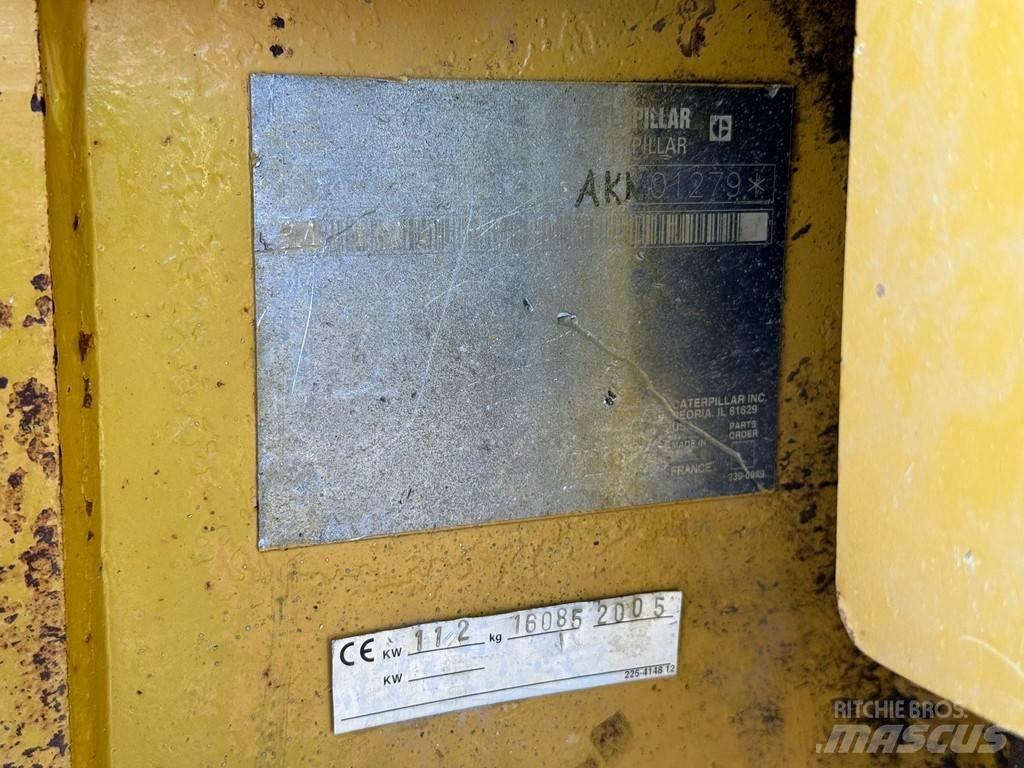 CAT D6N Верижни булдозери
