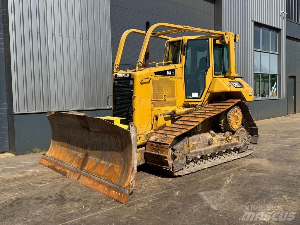 CAT D6N Верижни булдозери
