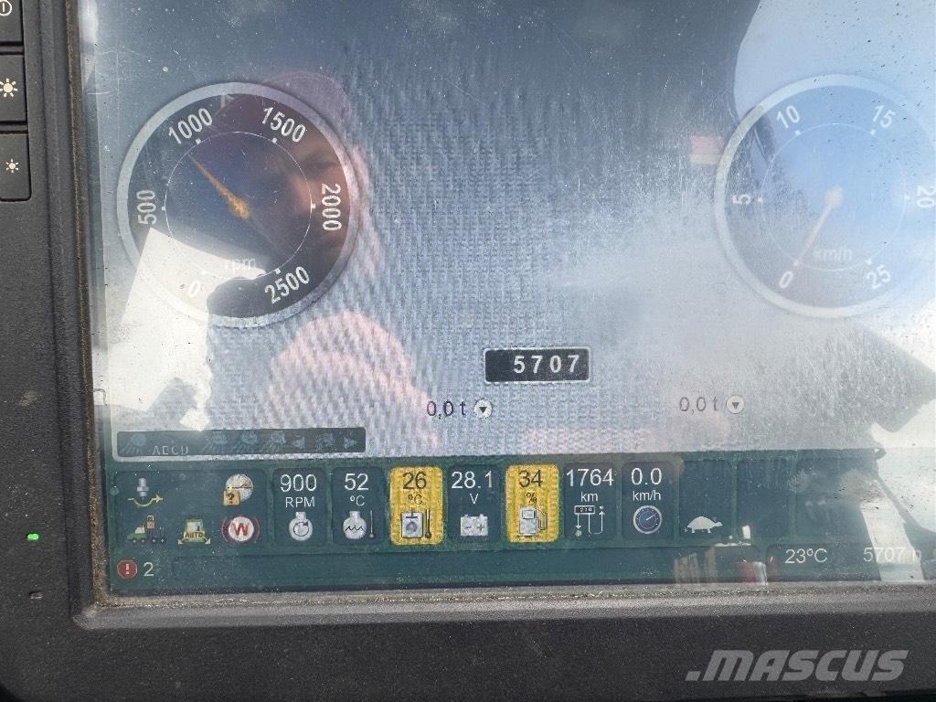 John Deere 810 E Форуардери