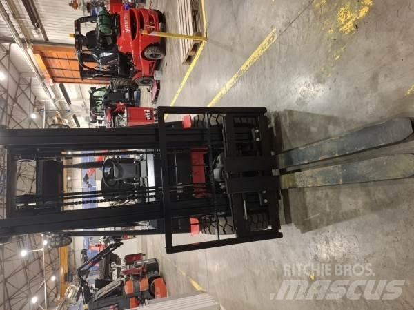 Manitou MI25D Камиони за херавни местности