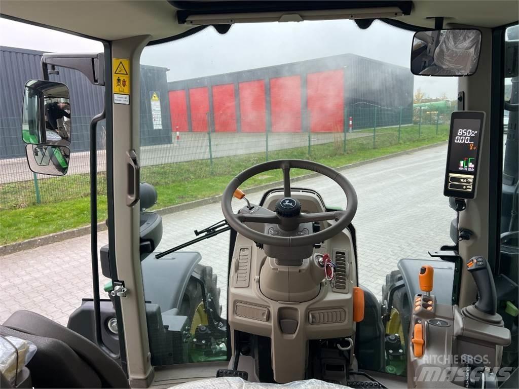 John Deere 6120M Трактори