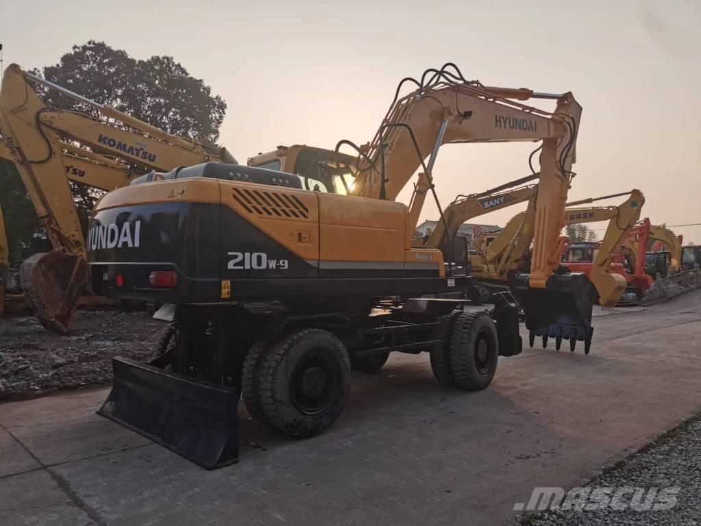 Hyundai R210W-7 Колесни екскаватори
