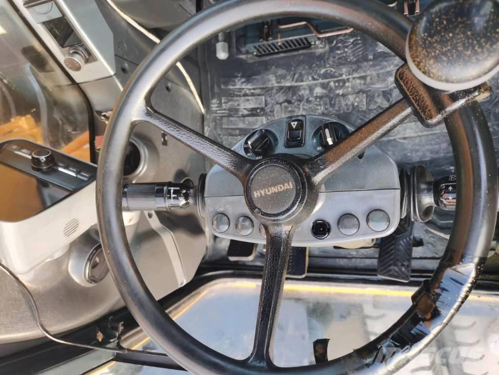 Hyundai R210W-7 Колесни екскаватори