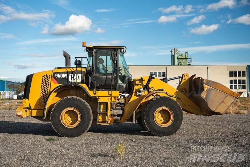 CAT 950M Колесни товарачи