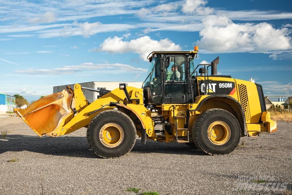CAT 950M Колесни товарачи