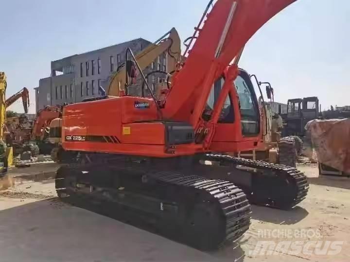 Doosan DX 225 LC Верижен екскаватор