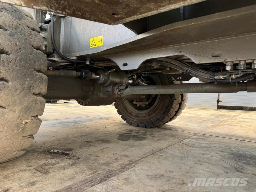 Sennebogen 825M E Оператори на отпадъци/индустрия
