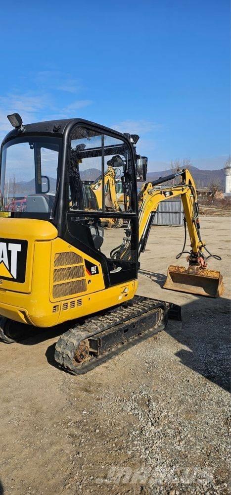 CAT 302.2 D Мини екскаватори < 7 т