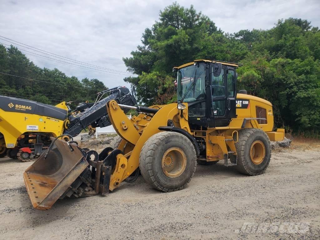 CAT 926M Колесни товарачи