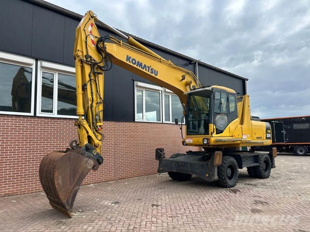 Komatsu PW200 Колесни екскаватори