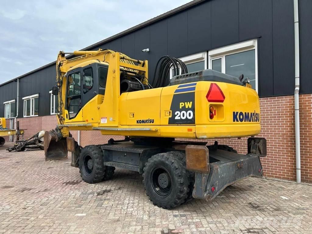 Komatsu PW200 Колесни екскаватори