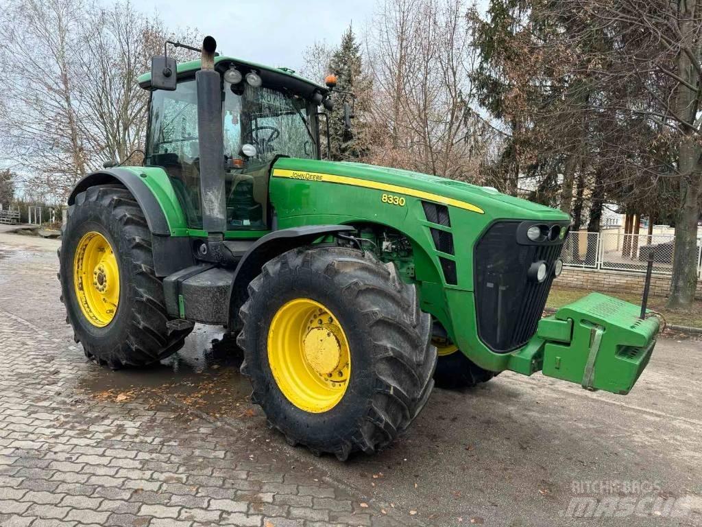 John Deere 8330 Трактори