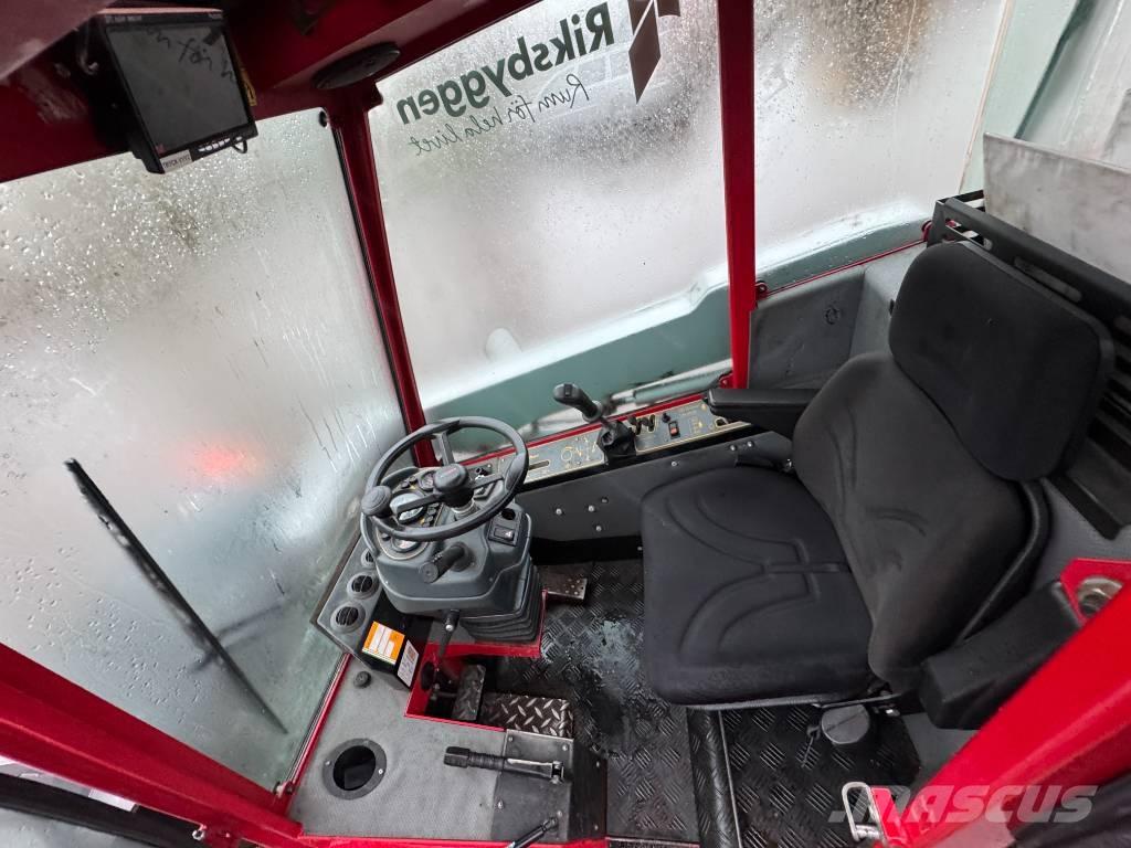 Timan Tool-Trac 245 Комунални съоражения