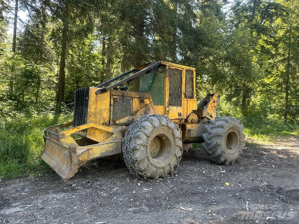 John Deere 540 E Скидери
