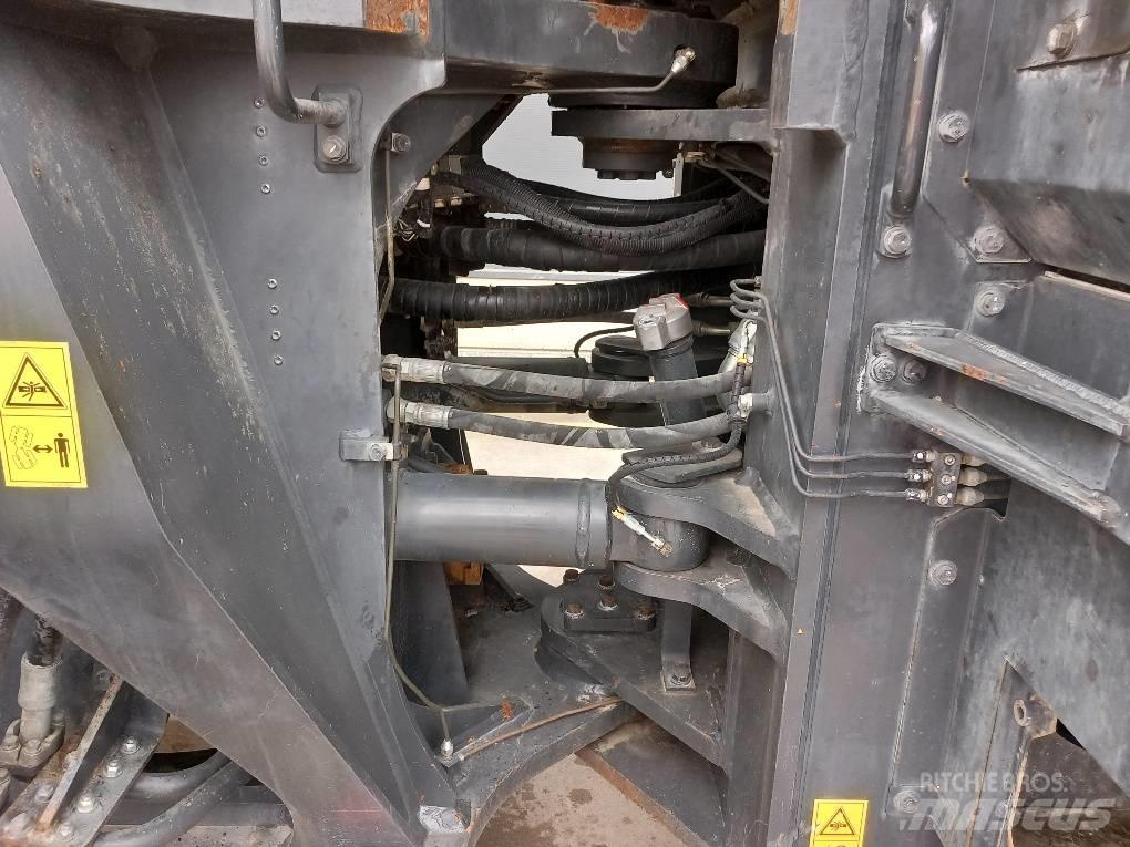 Komatsu WA500-7 Колесни товарачи