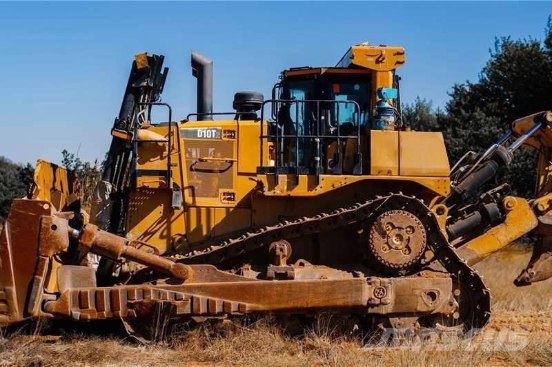 CAT D10T Верижни булдозери
