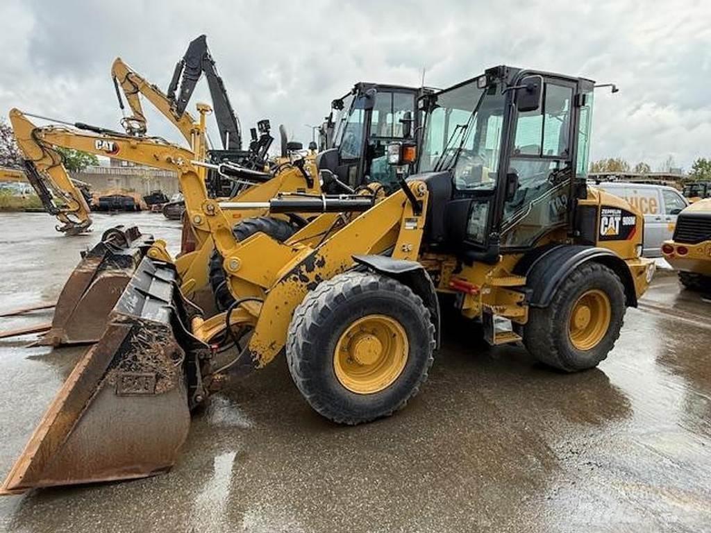 CAT 908M Колесни товарачи