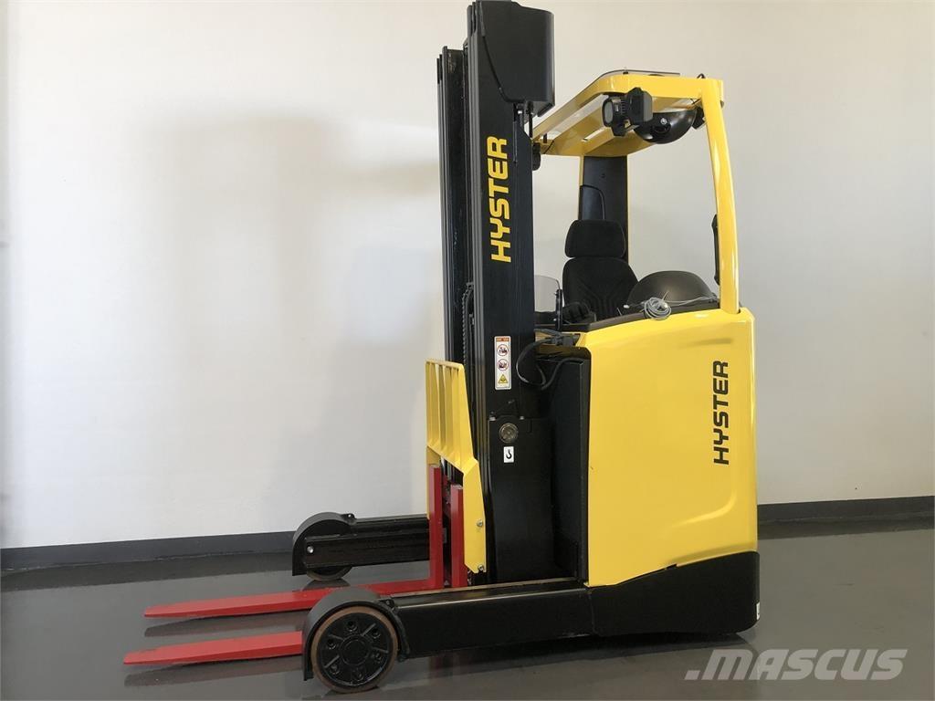 Hyster R1.4E Ретрак/ Високоповдигач с изместване на вилката напред