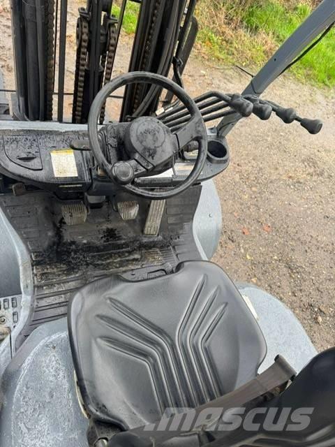 Toyota 8 FDF 30 Дизелови камиони