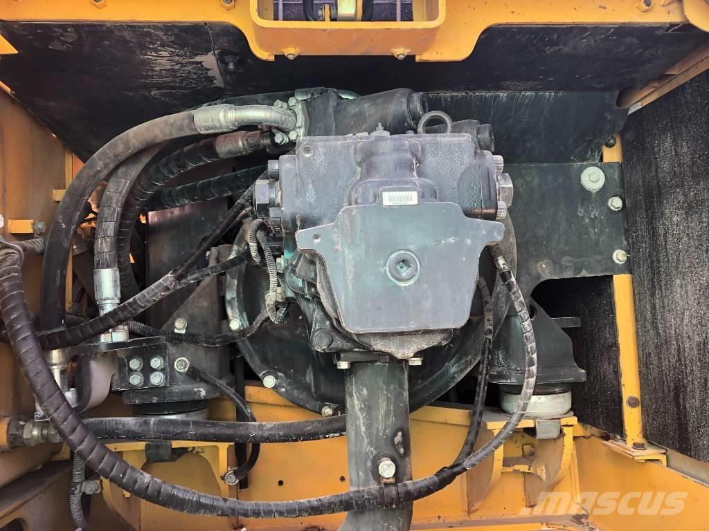 Komatsu 350 Crawler excavators