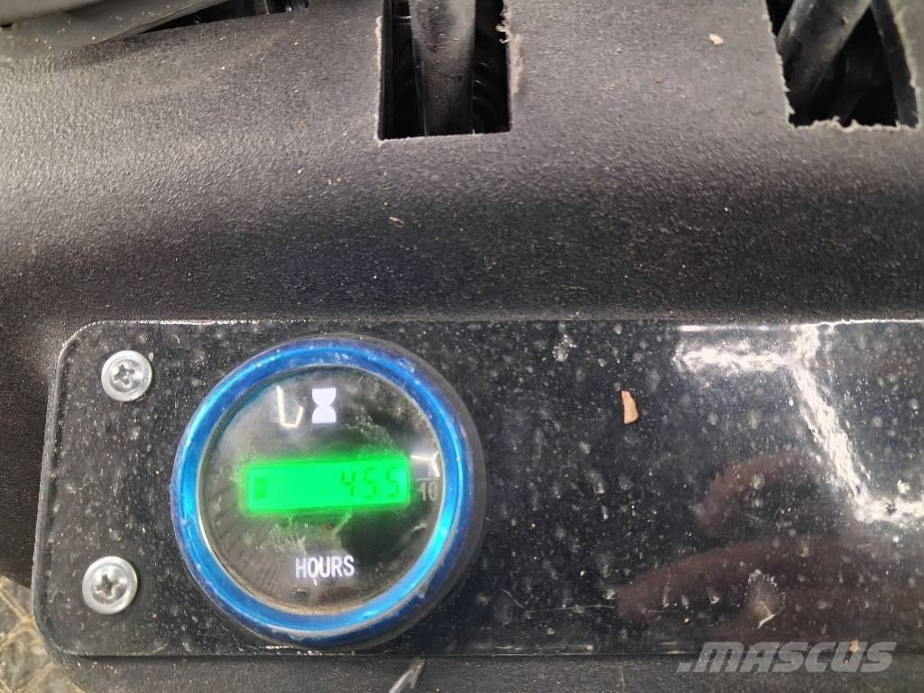 JPC KV12 Мини екскаватори < 7 т