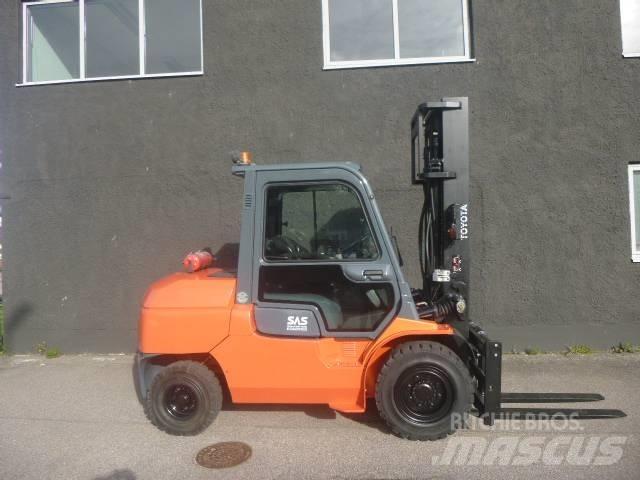 Toyota 7 FD A 50 Дизелови камиони