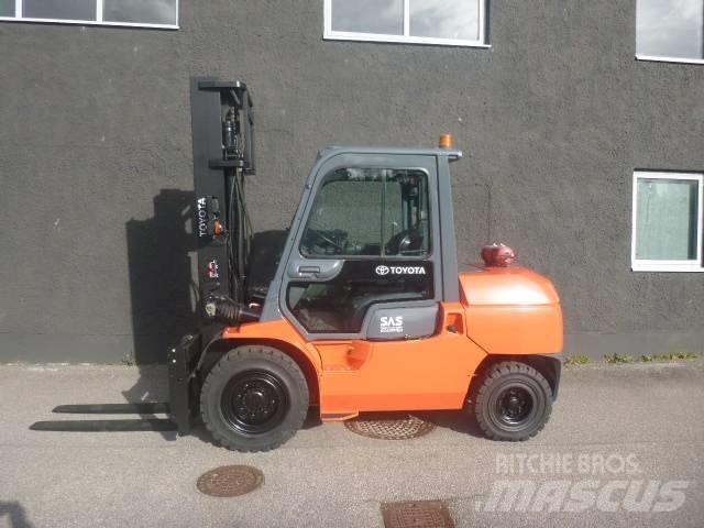 Toyota 7 FD A 50 Дизелови камиони