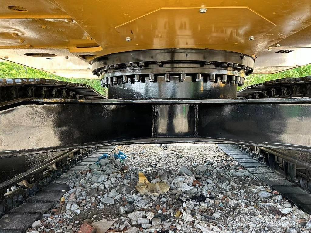 CAT 320 D2L Средни екскаватори 7т - 12т