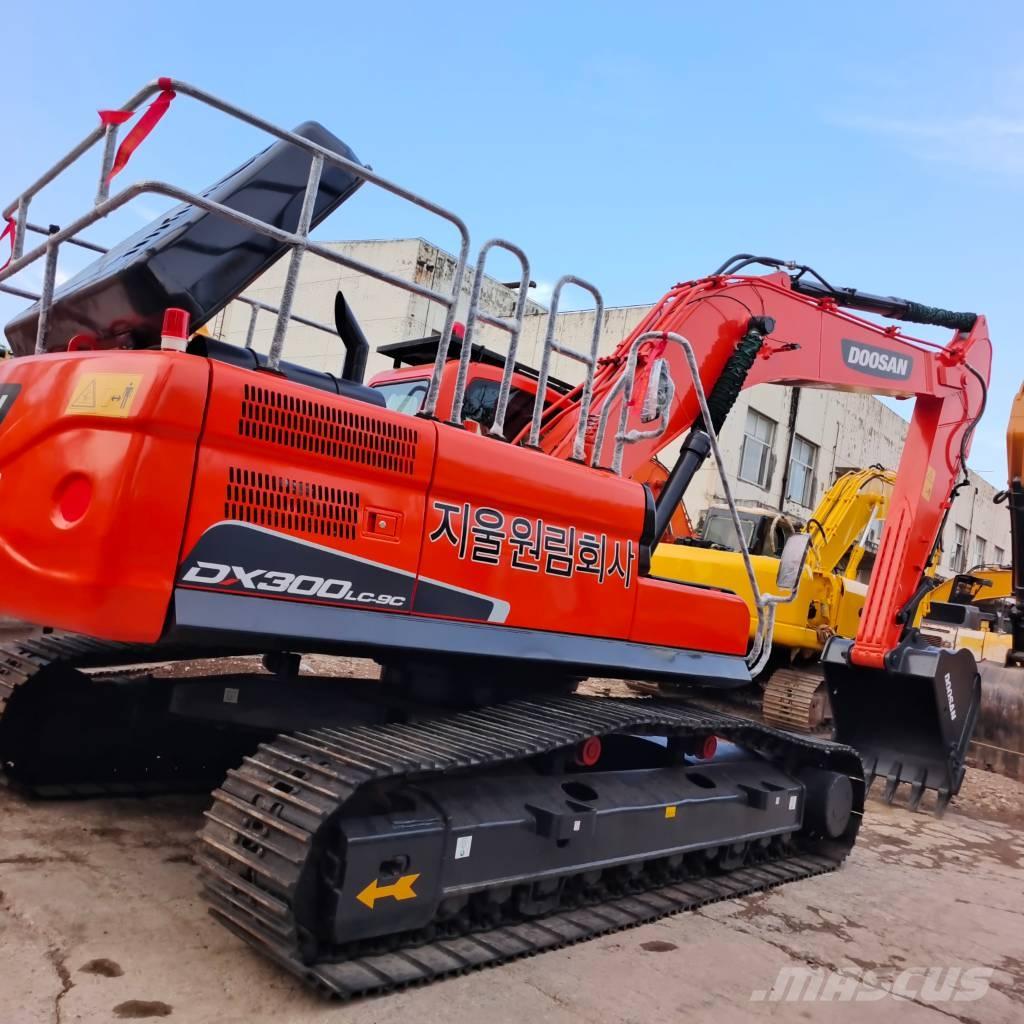 Doosan DX300 LC Верижен екскаватор
